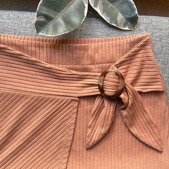 Ribbed Midi Wrap Skirt with Tortoise shell belt detailing , Size: M - Picture 3 of 16